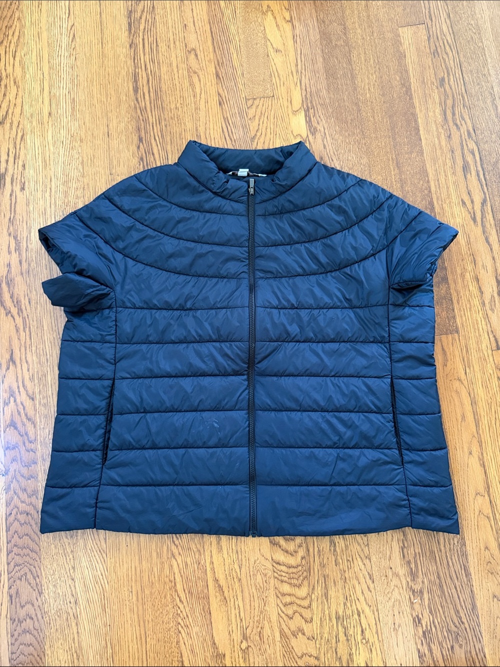 Lightweight Short-Sleeve Quilted Jacket Top - black